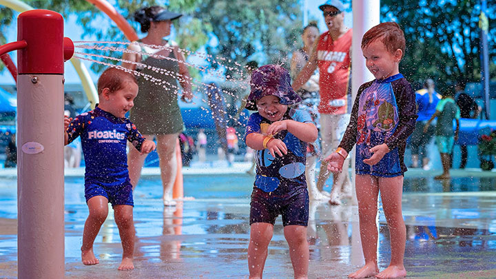 kids playing with water sprinklers