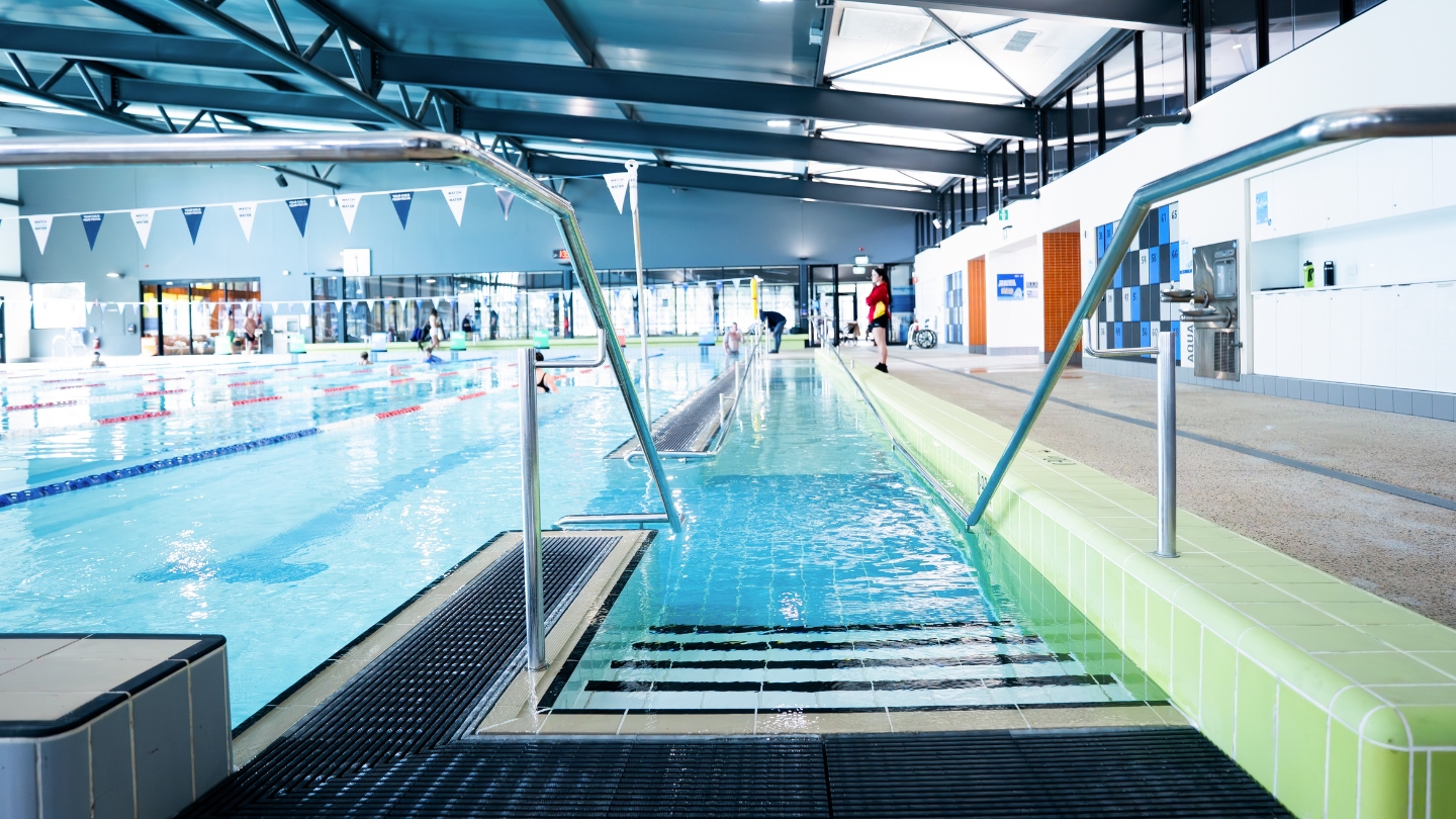 25m Pool Stairs Entry